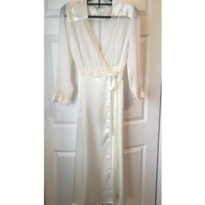 Flora Nikrooz Robe